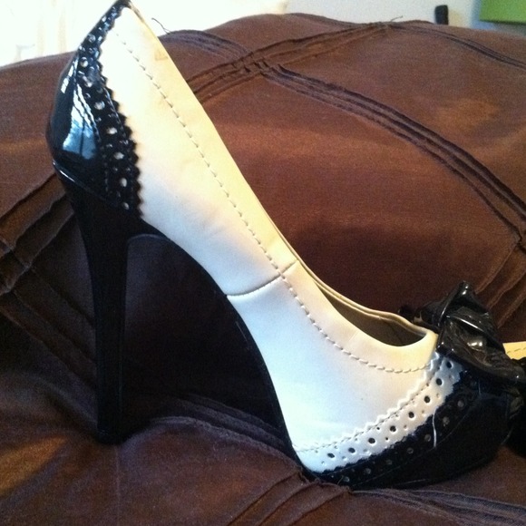Sz 6 peep toe spectator platform pumps bow detail! - Picture 2 of 4