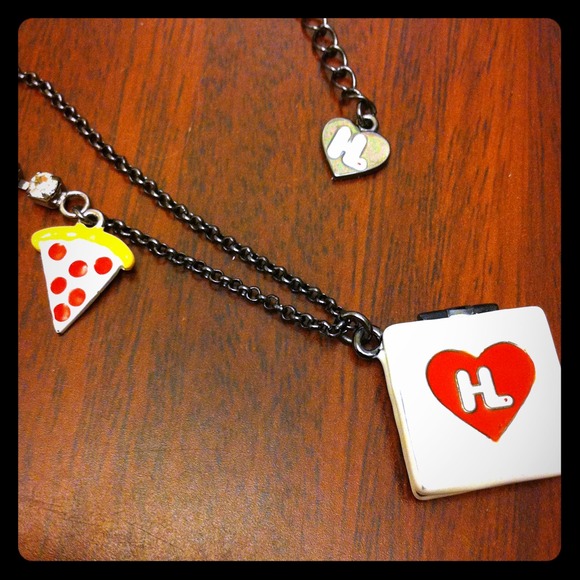 Harajuku Lovers pizza necklace
