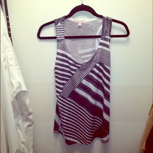 ❌SOLD❌ 🎁Black and white tank top
