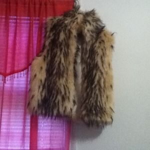 Francesca's faux fur vest! ⬇Just reduced⬇