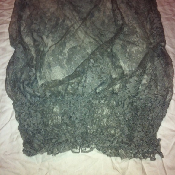 **SOLD IN BUNDLE** Vanity Sheer Top - Picture 3 of 3