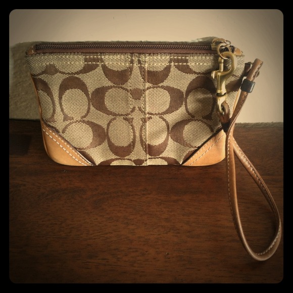 Coach Hamptons Signature Wristlet