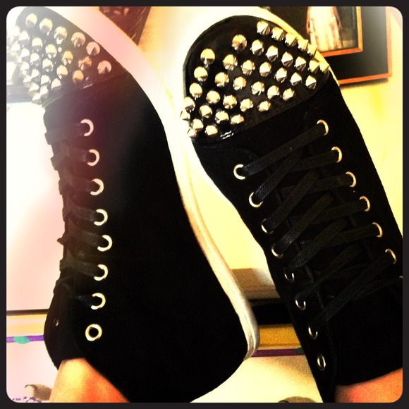 Steve Madden chick taylor styled shoes with spike