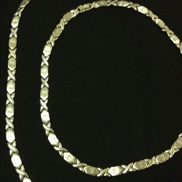Necklace and bracelet set