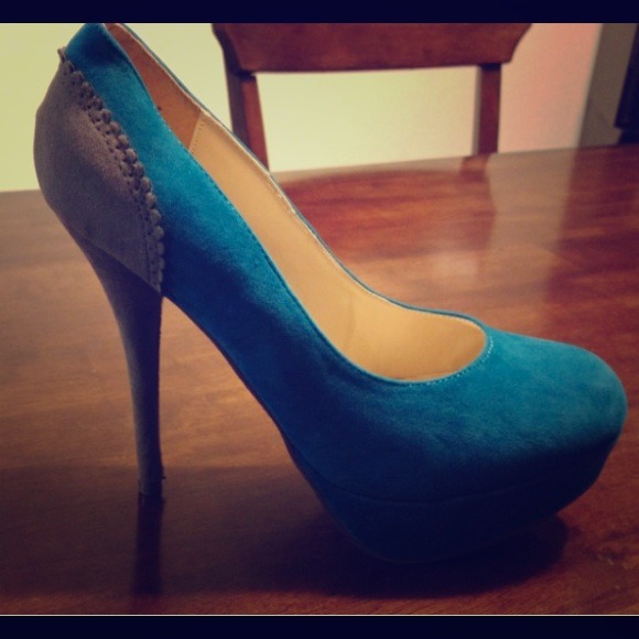 🔴Sold🔴Teal and gray heels