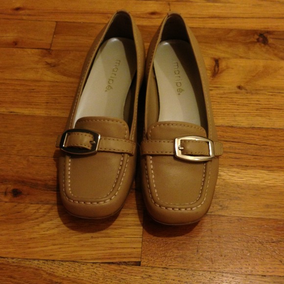 REDUCED!  Beige leather flats size 8M