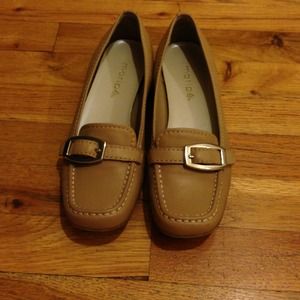 REDUCED!  Beige leather flats size 8M