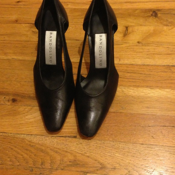 REDUCED!! Leather Bandolinos.  7.5M