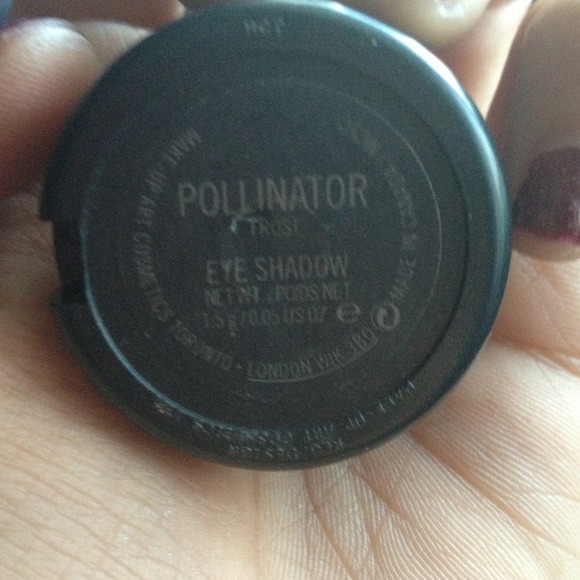 MAC single shadow - Picture 3 of 3