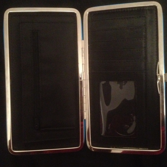 Wallets - Picture 2 of 4