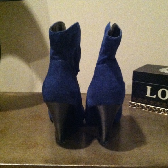 "SOLD" Low cut boots - Picture 2 of 3