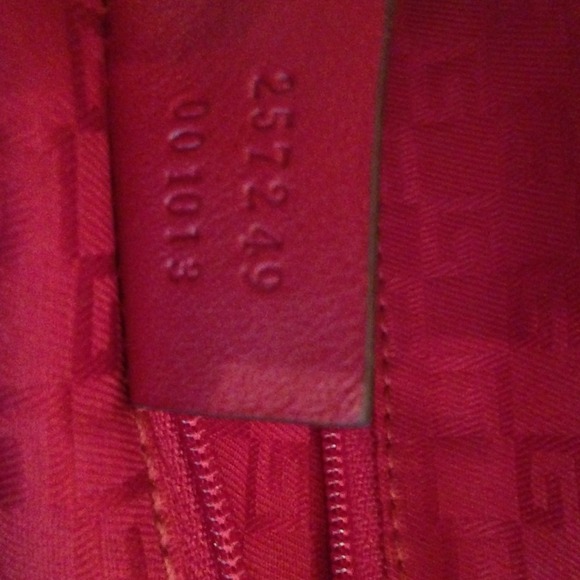 REDUCEDAuthentic New Gucci Small Tote - Picture 3 of 4