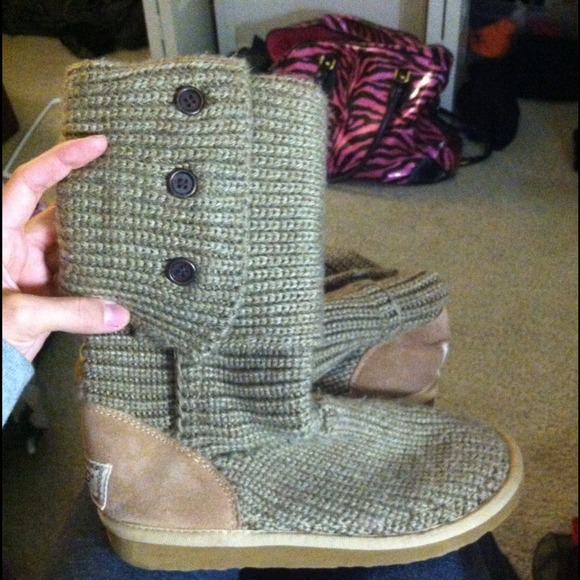 SOLD ! Ugg crochet boots