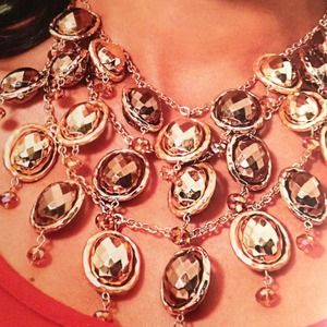 A brand new pieces necklace set