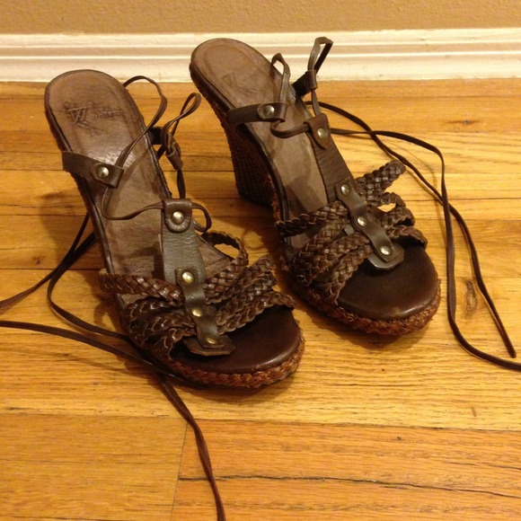 REDUCED!! Lace eaten by vacuum!  Leather lace ups