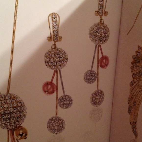 Necklace and earrings set