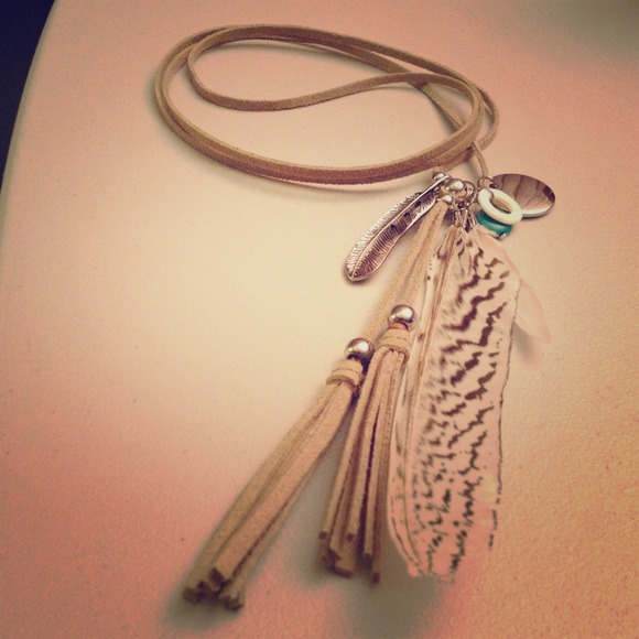H&M- NWOT necklace-Feathers