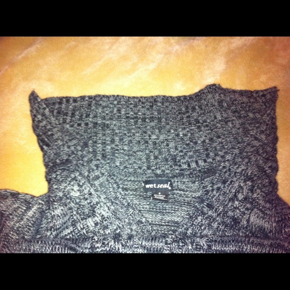 SOLD Wet Seal Sweater with pockets - Picture 2 of 3
