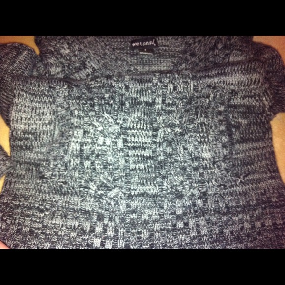 SOLD Wet Seal Sweater with pockets - Picture 3 of 3