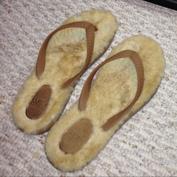 Ugg flip flops