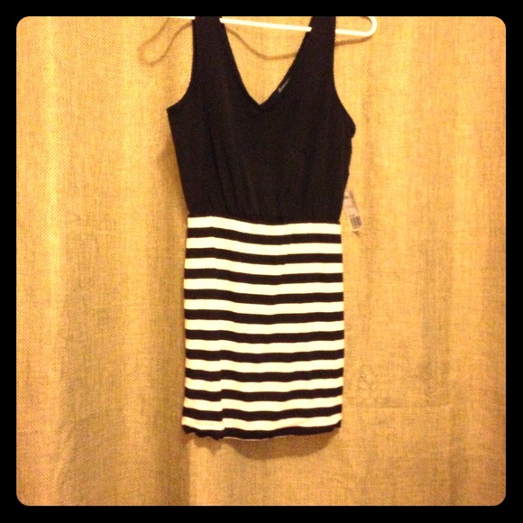 Black and white strips dress! Size S. Unworn.