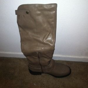 Size 7 boots color taupe brand new