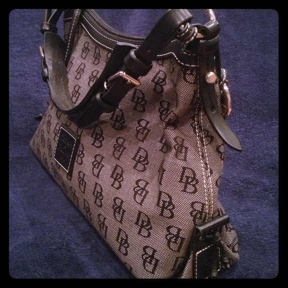 NEW W/OUT TAG Dooney and Bourke Hand Bag