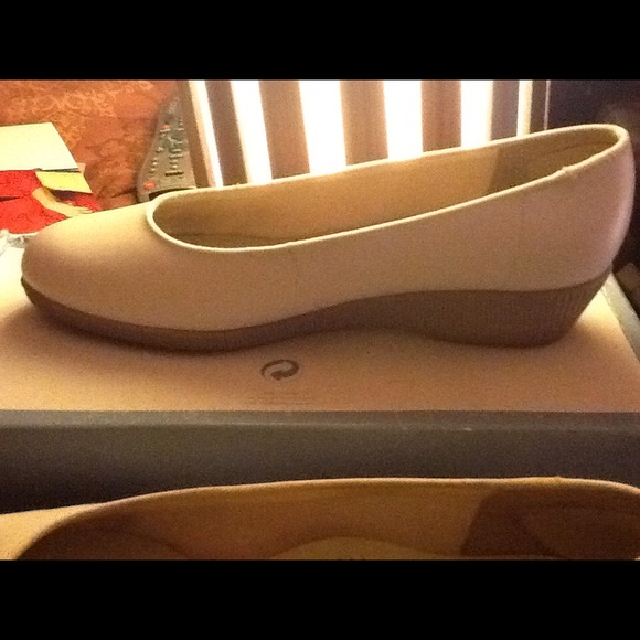 White shoes. - Picture 3 of 3