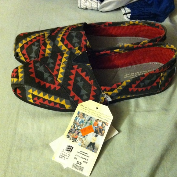 ✋✋SOLD✋✋TOMS - Picture 2 of 4