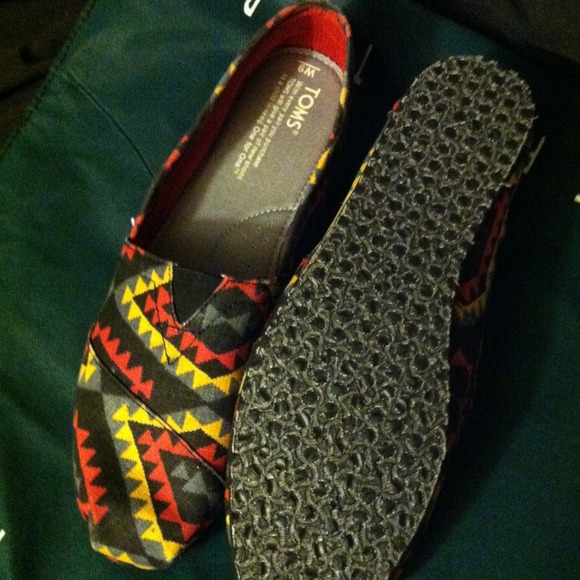 ✋✋SOLD✋✋TOMS - Picture 3 of 4