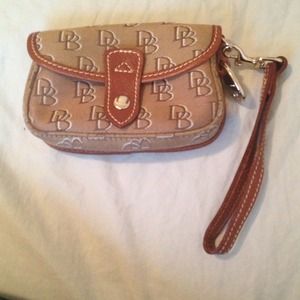 🚫HOLD🚫 for @leesyie Donney and Bourke clutch