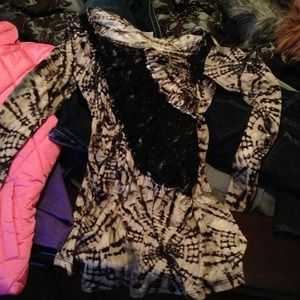 SOLD 💵💵💵Daytrip long sleeve shirt