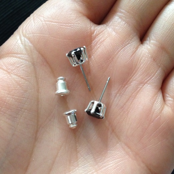 Earrings 🔥 - Picture 3 of 4