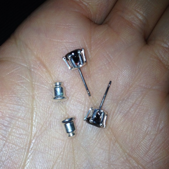Earrings 🔥 - Picture 4 of 4