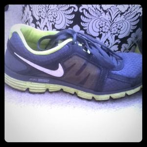 Nike tennis shoes