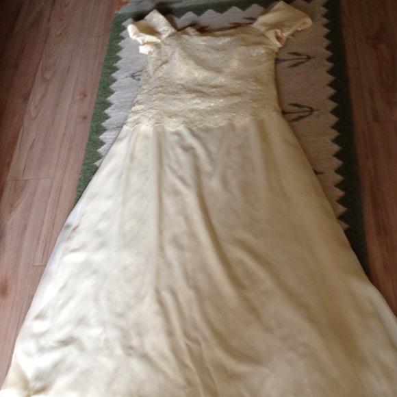 Cachet lined evening gown