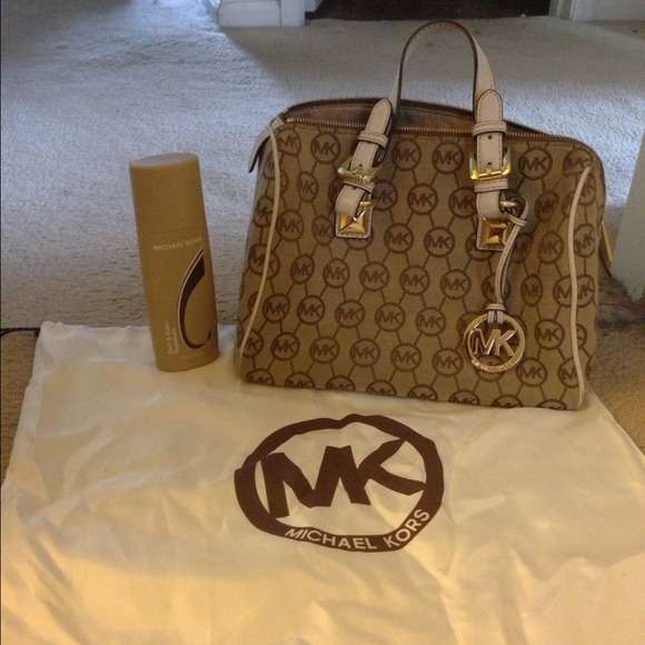 SOLD 🎉 Authentic Michael Kors Bag