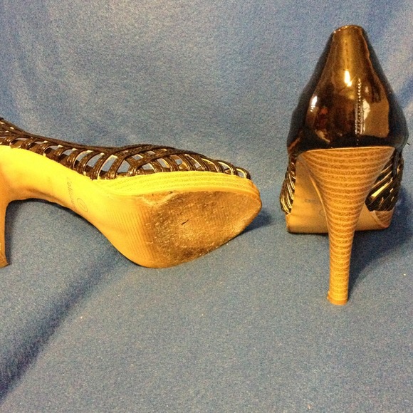 Black heels - Picture 2 of 3