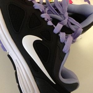 ON HOLD New Nike Revolution size 7