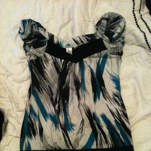 Short sleeve shirt, blue, black and white.V neck