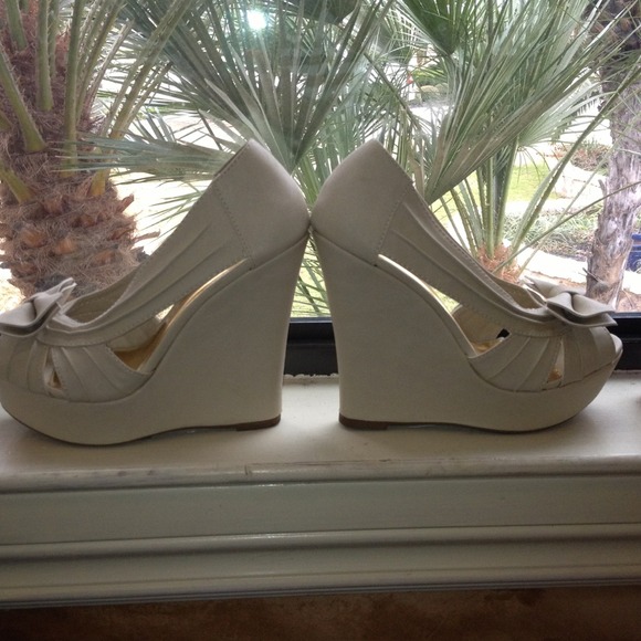 Ivory open toe wedge . Real leather super cute!!