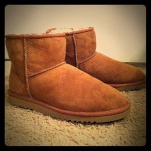 RESERVED! Ugg classic mini size 6