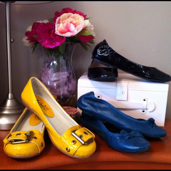 SOLD Flat shoes bundle!