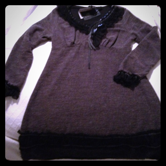 Gray sweater dress w/FABULOUS detail!
