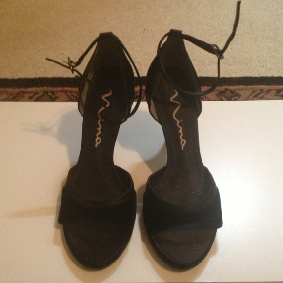 Black velvet with satin trim 3" and ankle strap.