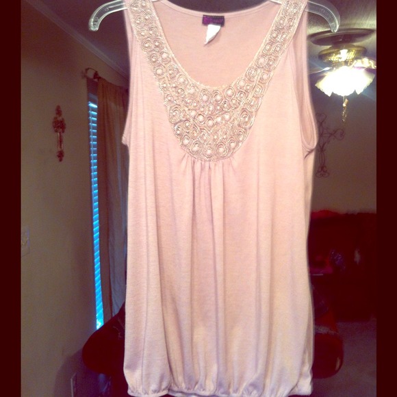 🚫SOLD🚫Pink Beaded top beautiful. Size L