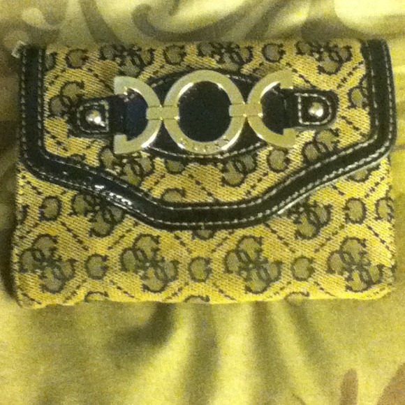 SOLD IN BUNDLE!!! Guess wallet