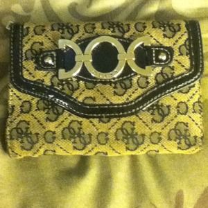 SOLD IN BUNDLE!!! Guess wallet
