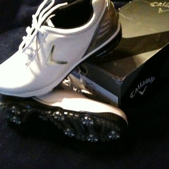 Women's golf shoes