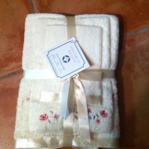 Traded**** 3 piece Towel Set***** Traded******